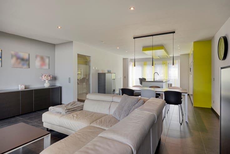 Modern two-storey house with garage and garden within walkin