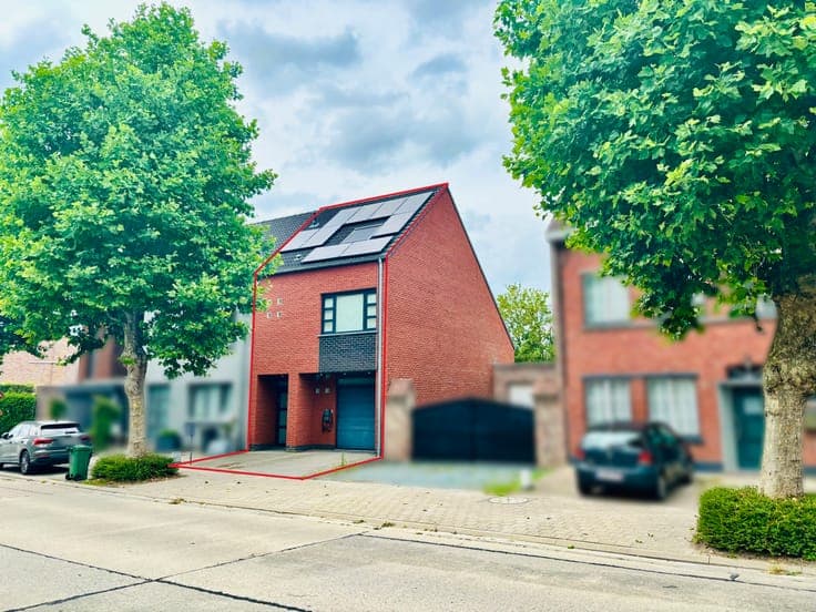 Recent energy-efficient house in Aartselaar