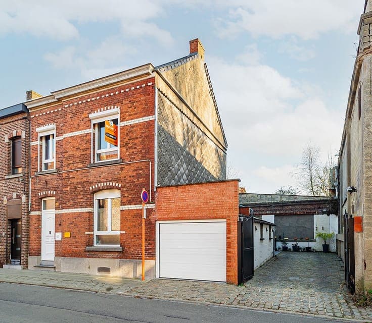 House in Dour