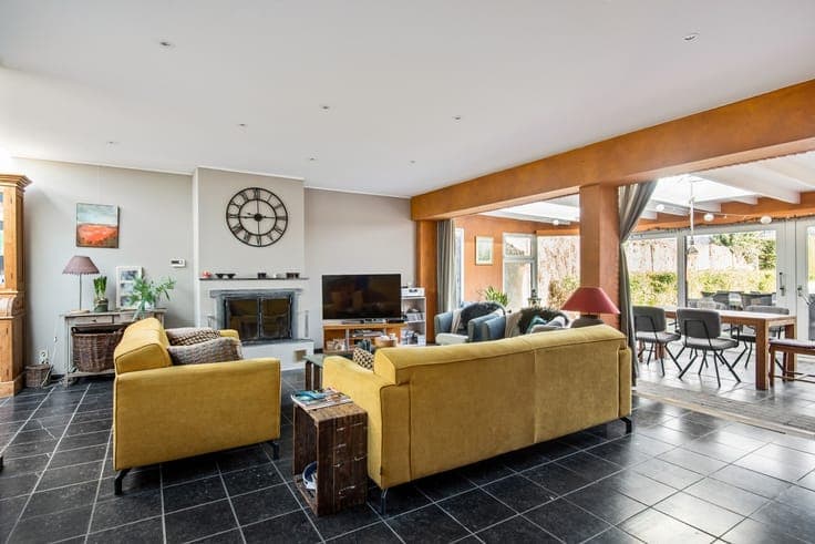 Woning met zwembad op toplocatie te Koningshooikt