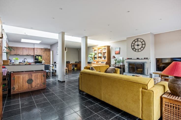 Woning met zwembad op toplocatie te Koningshooikt