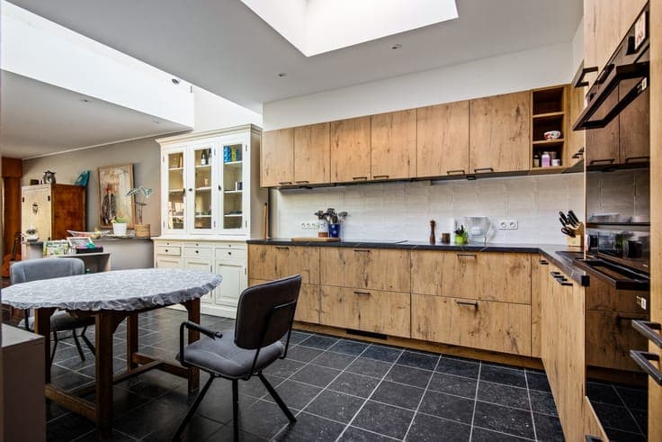 Woning met zwembad op toplocatie te Koningshooikt