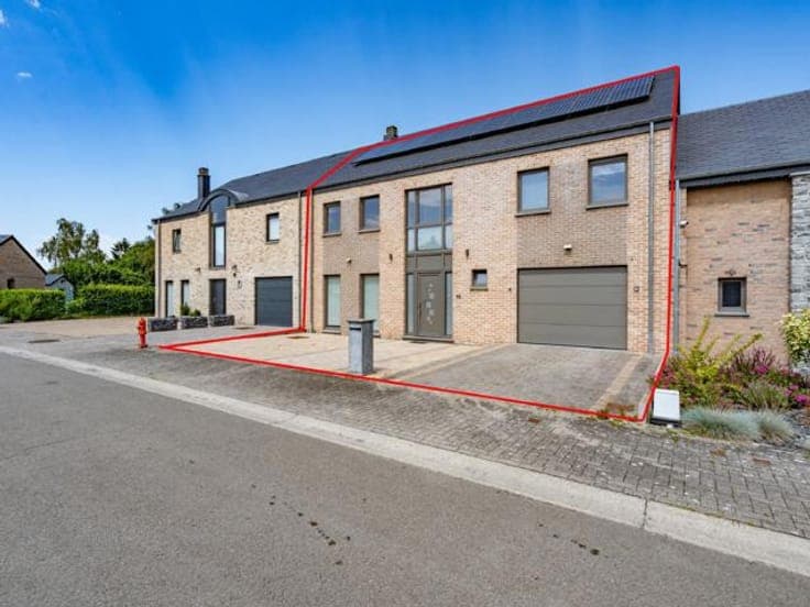 Vaste maison avec grand jardin et garage traversant