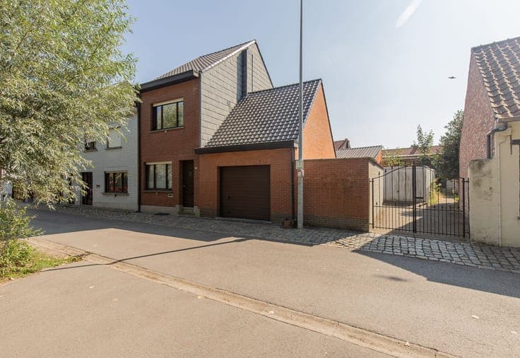 Charmante en solide woning met garage