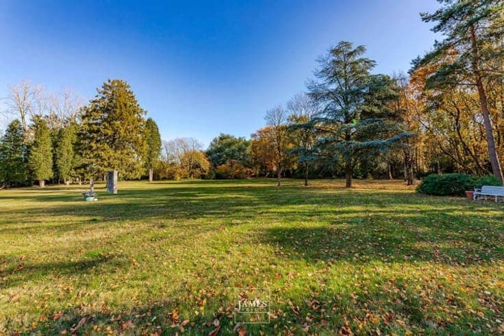 Exceptional property on 2.42 hectares of land in the heart o