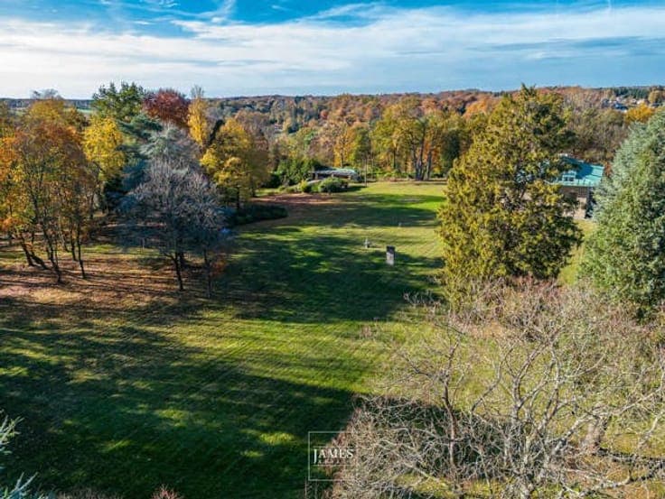 Exceptional property on 2.42 hectares of land in the heart o