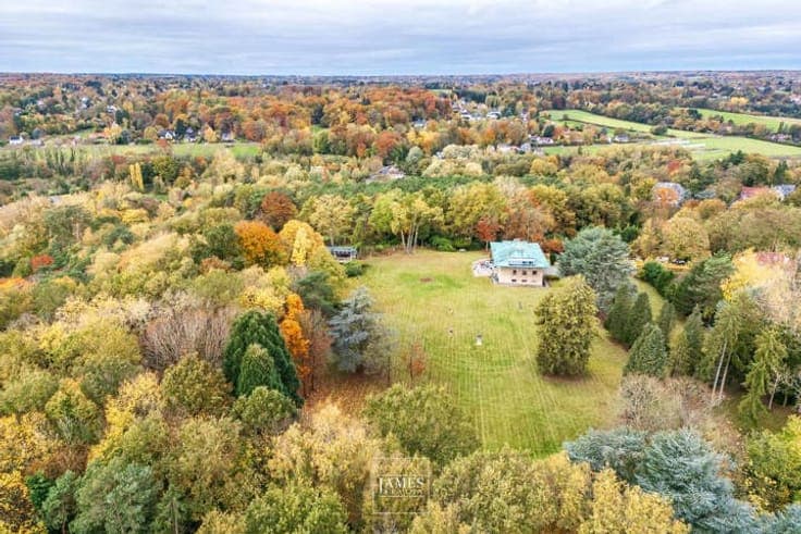 Exceptional property on 2.42 hectares of land in the heart o