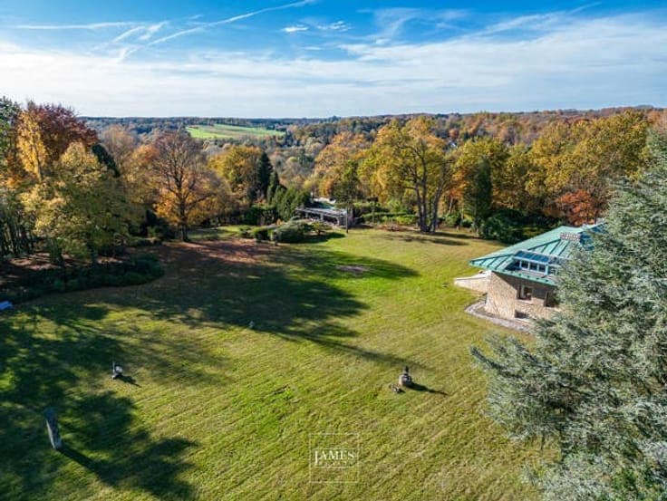 Exceptional property on 2.42 hectares of land in the heart o