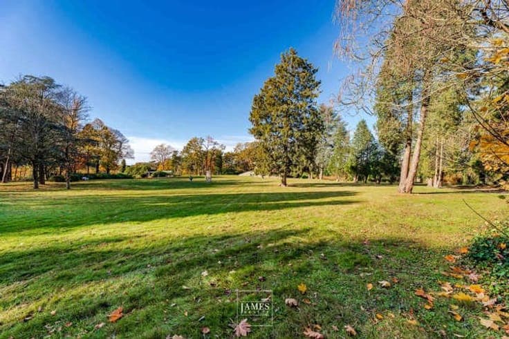 Exceptional property on 2.42 hectares of land in the heart o