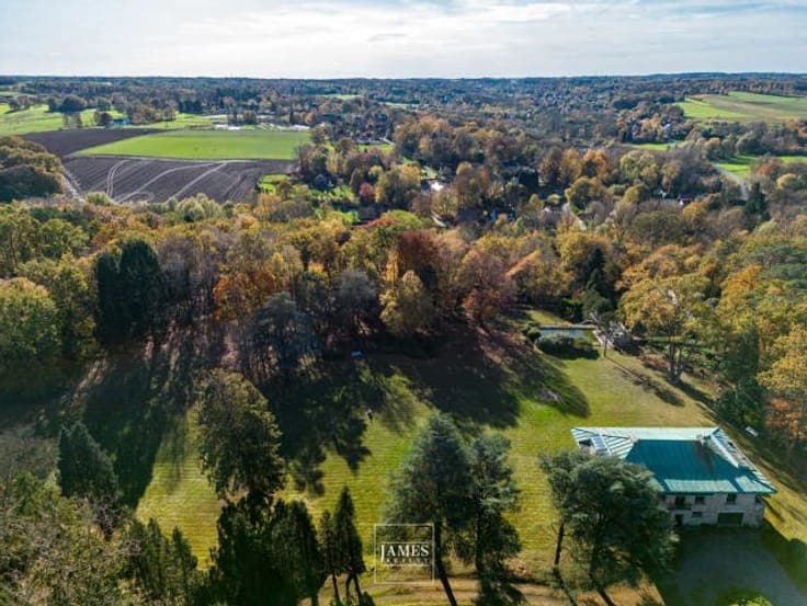 Exceptional property on 2.42 hectares of land in the heart o