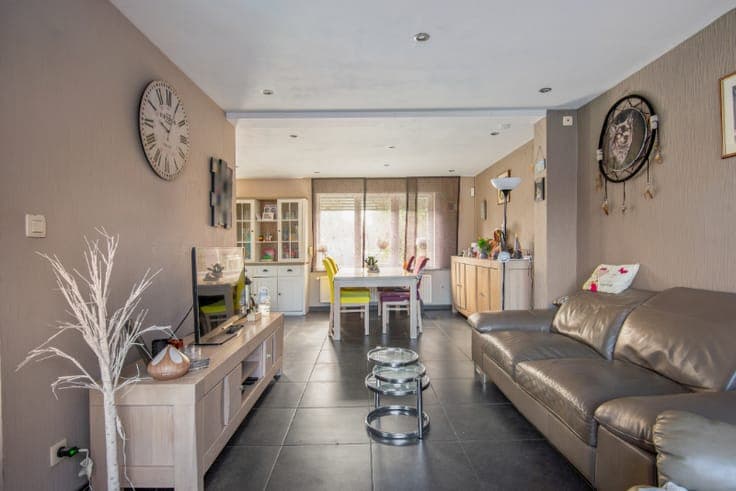 Rustig gelegen HOB met 4 SLK, dubbele garage, tuin & zwembad
