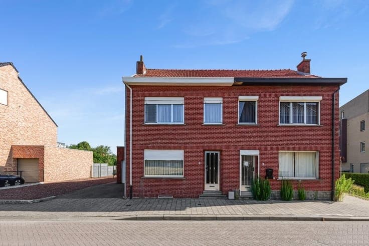 HALFOPEN BEBOUWING MET RUIME TUIN IN TIENEN