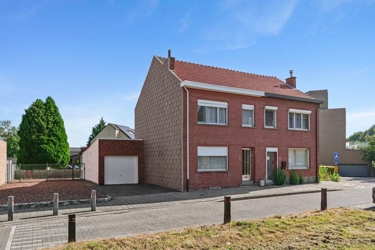 HALFOPEN BEBOUWING MET RUIME TUIN IN TIENEN