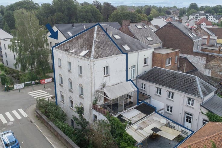 Apartment building