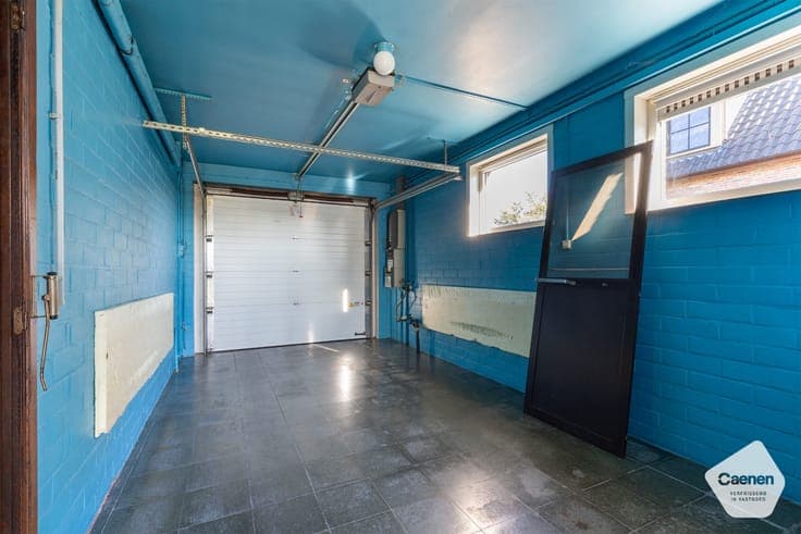 Vrijstaande stevige woning met 3 slaapkamers, inpandige g...