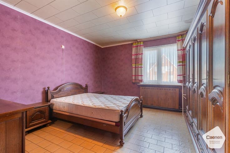 Vrijstaande stevige woning met 3 slaapkamers, inpandige g...