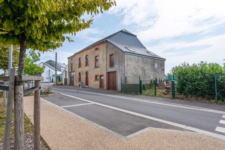 House in Florenville