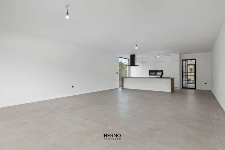 Nieuwbouwwoning met zuidwestgerichte tuin