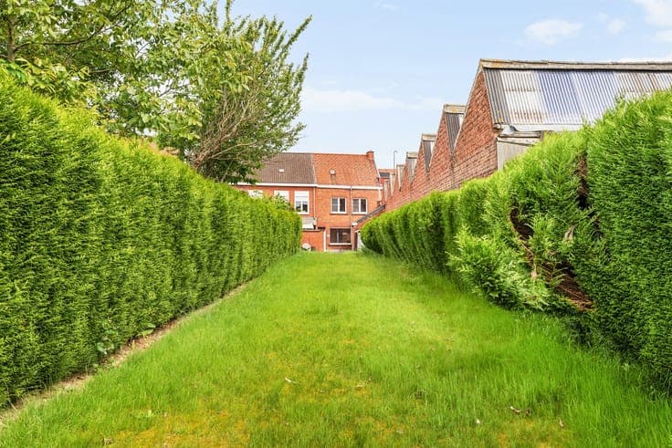 Te renoveren gezinswoning met 3 slaapkamers en grote tuin!