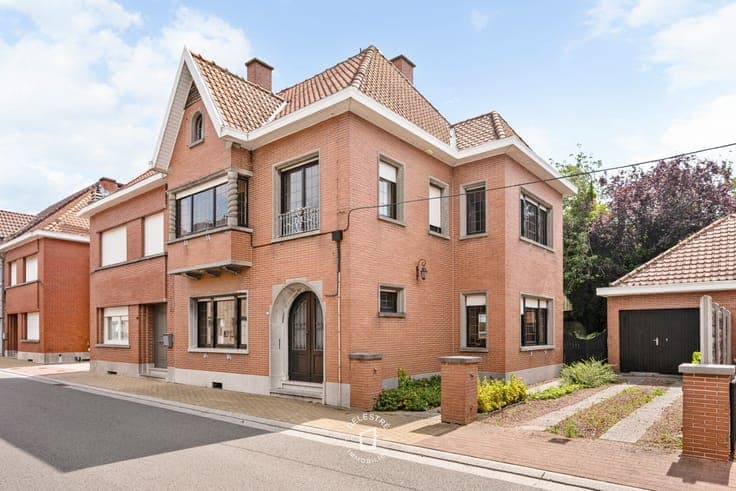 Karaktervolle herenwoning (renovatieproject) met 200 m² b...