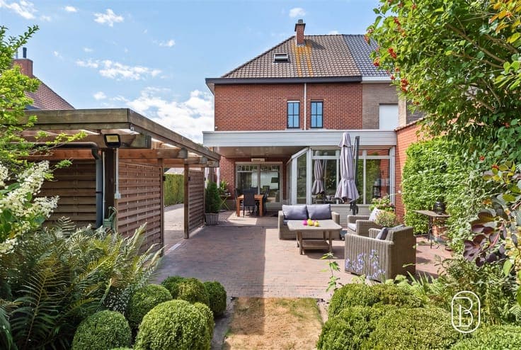 Well-maintained semi-detached home with a cozy garden and ca