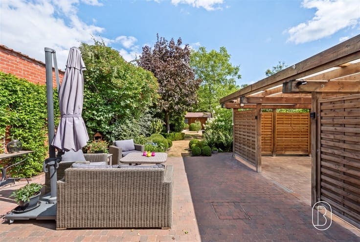 Well-maintained semi-detached home with a cozy garden and ca