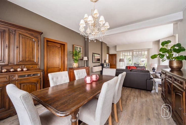 Well-maintained semi-detached home with a cozy garden and ca