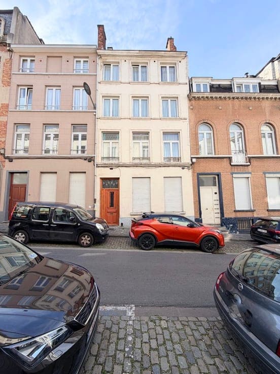 SCHAERBEEK–Building with 4 registered units, garden, ±400 m²