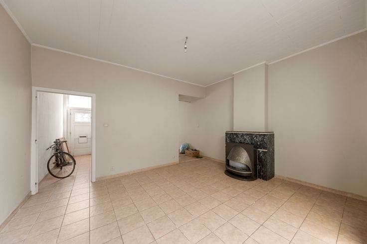 Renovation property located along the canals/fortifications…