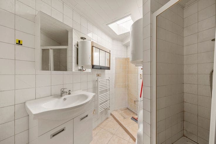Renovation property located along the canals/fortifications…