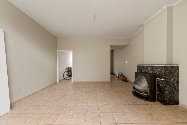 Renovation property located along the canals/fortifications…