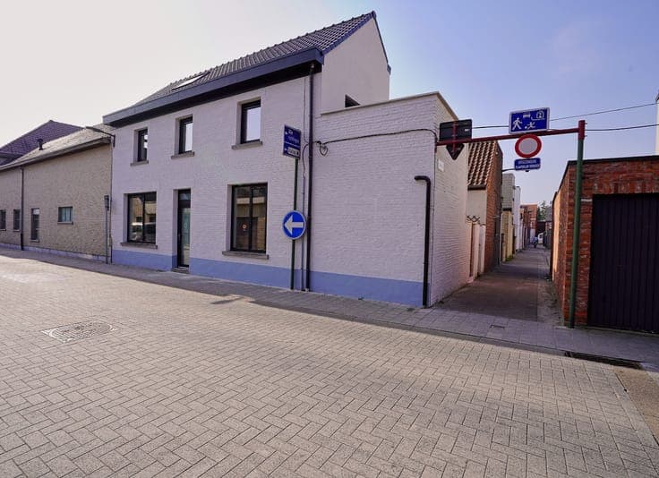 Volledig gerenoveerde woning in hartje Bornem ‒ instapkla...