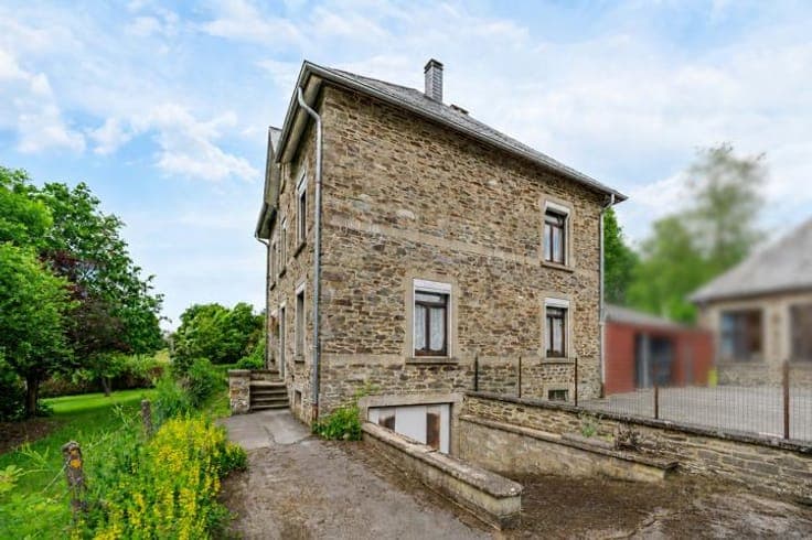 Authentic Stone House in Porcheresse