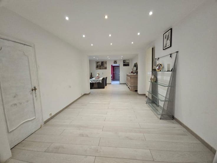 Gerenoveerde woning met 5 slaapkamers en tuin vlakbij de ...