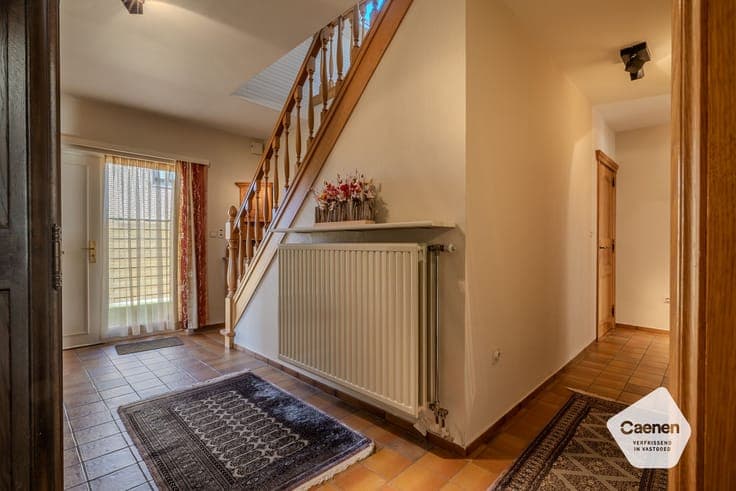 Villa met 4 slaapkamers en zonnige tuin