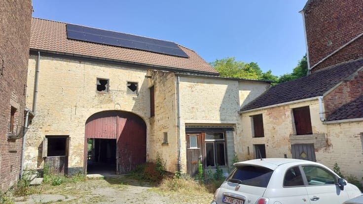 Gistoux: Barn with a New Roof, Ready for Your Project!