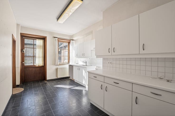 Voormalige conciërgewoning tussen Gent en Kortrijk