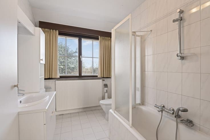 Voormalige conciërgewoning tussen Gent en Kortrijk