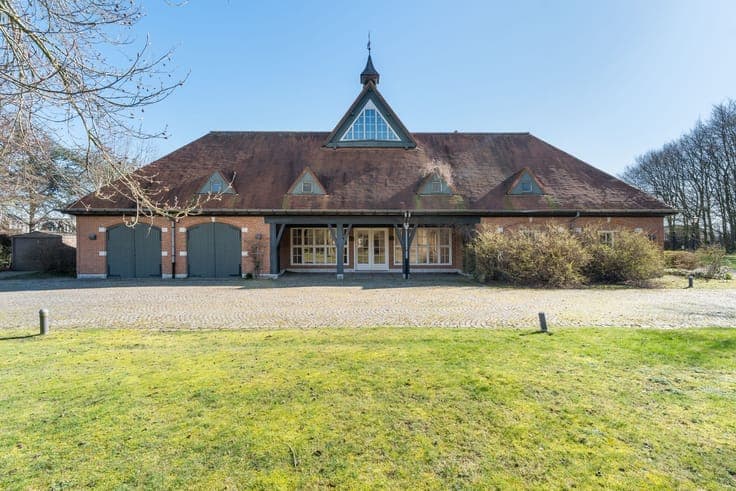 Voormalige conciërgewoning tussen Gent en Kortrijk
