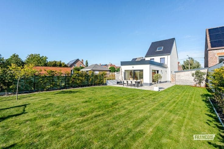 Tastefully renovated 3-bedroom family home in Impe