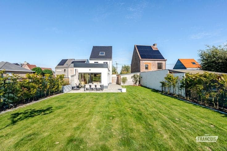 Tastefully renovated 3-bedroom family home in Impe