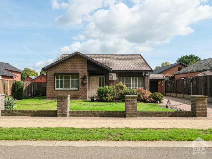Well-maintained detached home in green Pelt