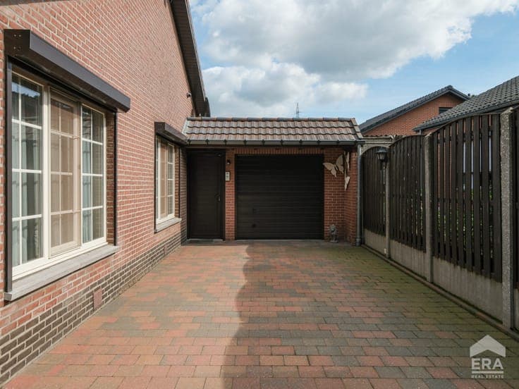 Well-maintained detached home in green Pelt