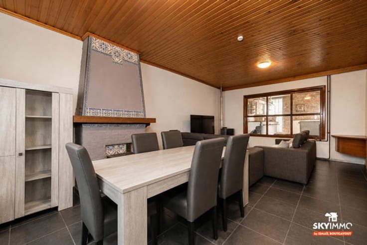 CHARMANTE MAISON POSS 6 CH - 304M2 HABITABLES - TERRASSE