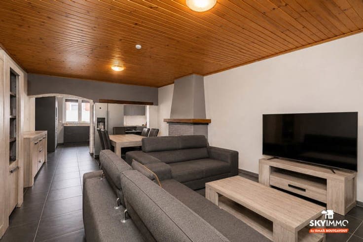 CHARMANTE MAISON POSS 6 CH - 304M2 HABITABLES - TERRASSE