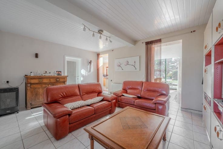 Landenne – Spacious 5-bedroom house with solar panels