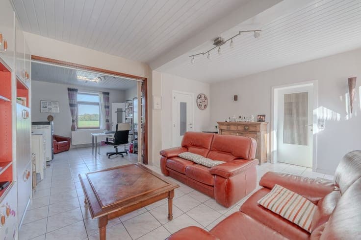 Landenne – Spacious 5-bedroom house with solar panels