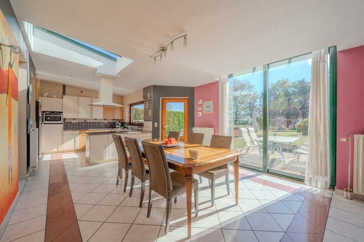Landenne – Spacious 5-bedroom house with solar panels