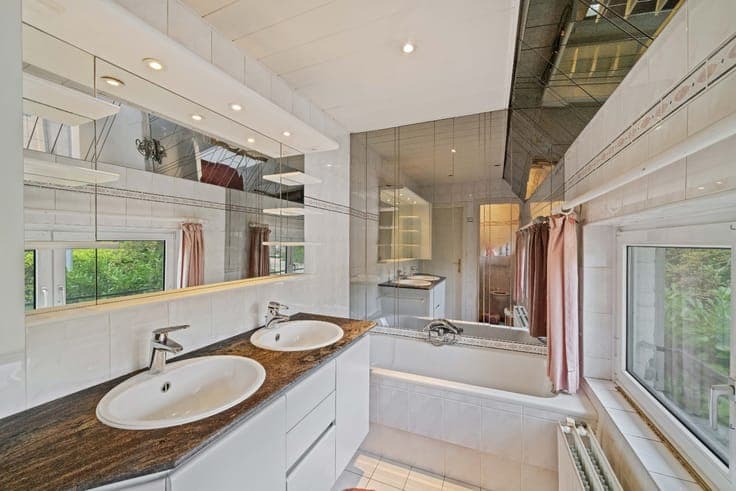 Corner located ELEGANT VILLA with LANDSCAPED GARDEN and GAR