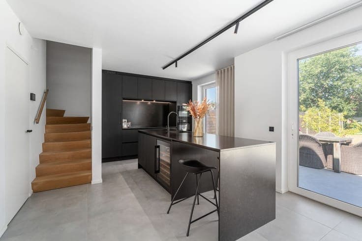 Trendy & high-end 3-façade house (2024) in a prime location